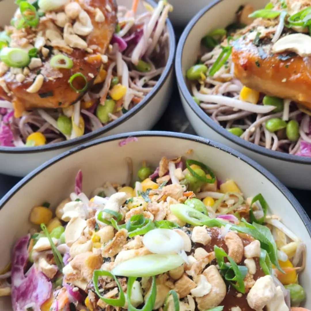 Fresh salads & budha bowls